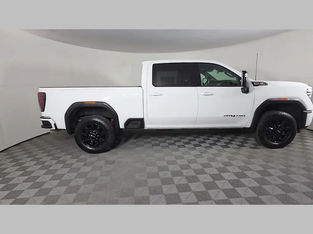 Used 2025 Summit White GMC AT4 image 38