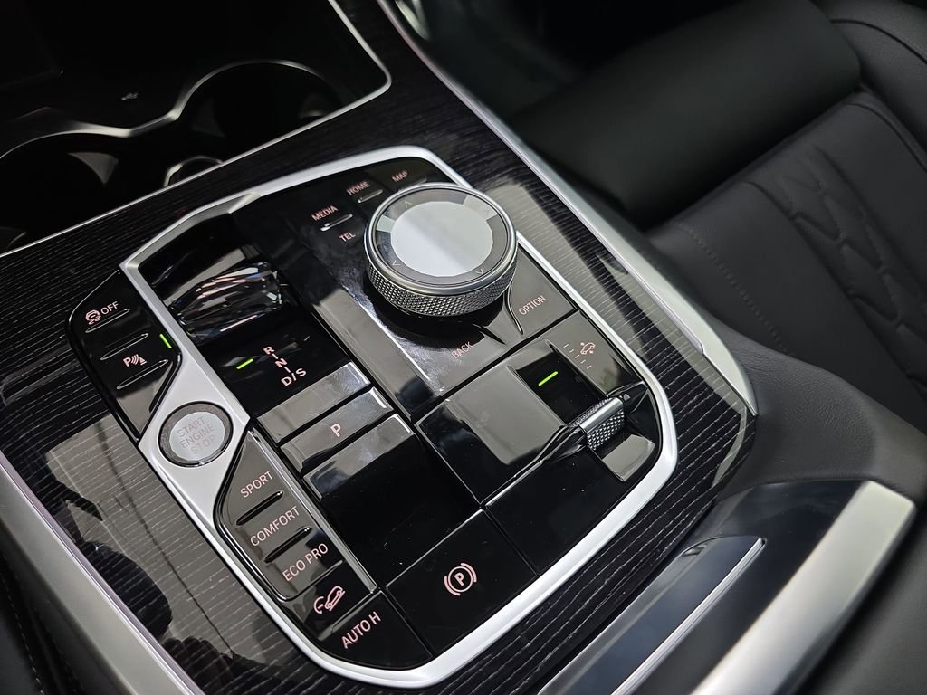 New 2026 Mineral White Metallic BMW xDrive40i image 17