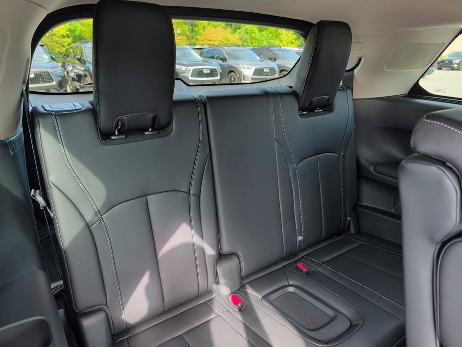 Certified Used 2026 Mineral Black INFINITI LUXE image 14