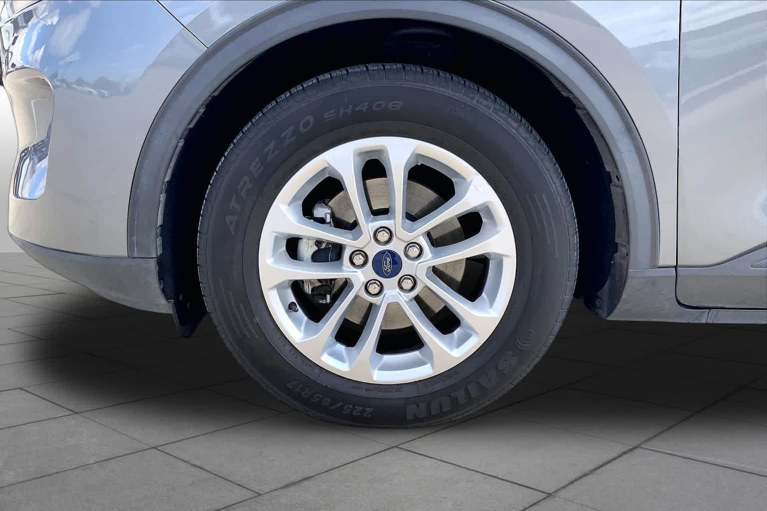 Used 2022 Carbonized Gray Metallic Ford SE image 10