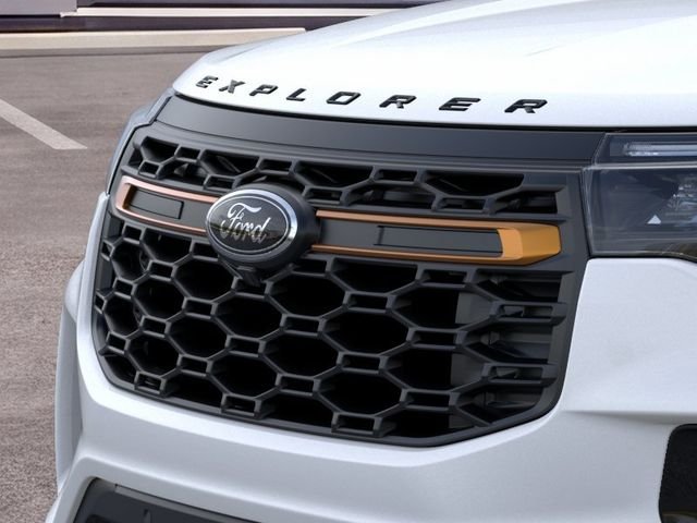 New 2026 Star White Metallic Tri-Coat Ford Tremor image 17