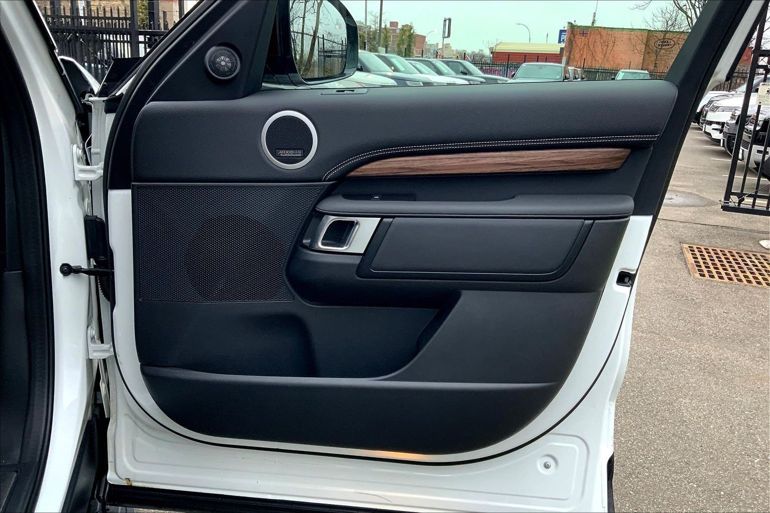 Certified Used 2025 Fuji White Land Rover Dynamic SE image 22
