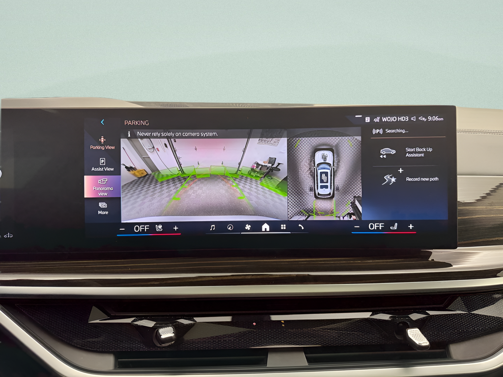 Used 2025 White Metallic BMW xDrive40i image 26