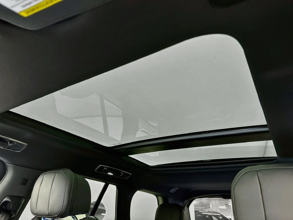 New 2027 Carpathian Grey Land Rover SE image 22