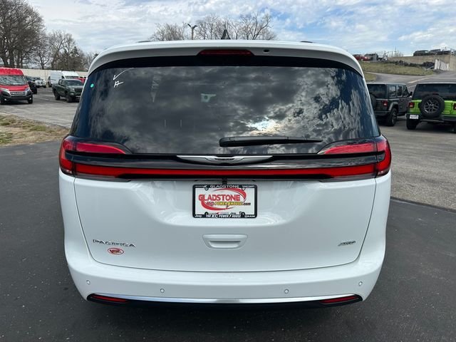 New 2026 Bright White Clear-Coat Exterior Paint Chrysler Pinnacle image 7