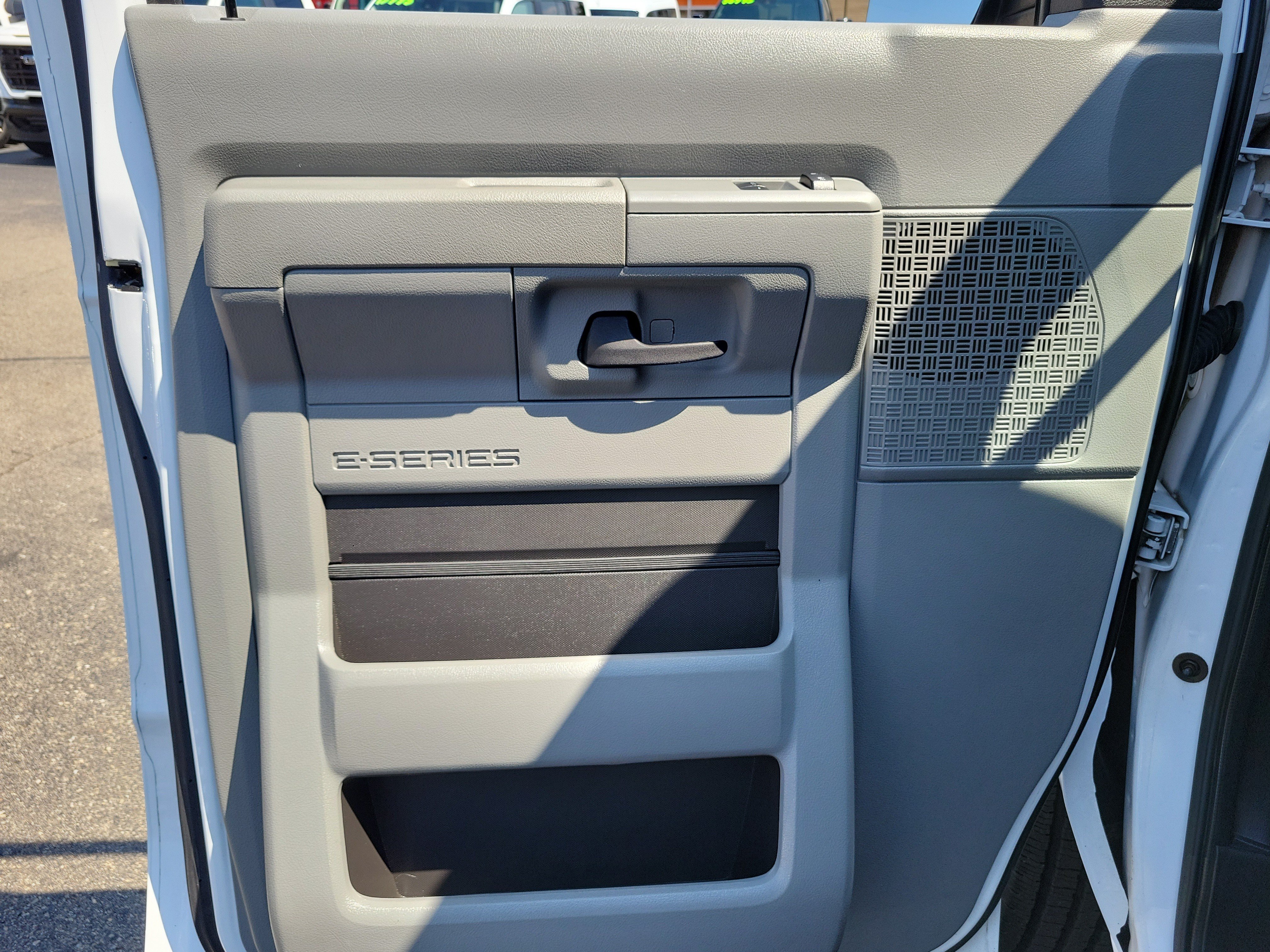 Used 2014  Ford XL image 17