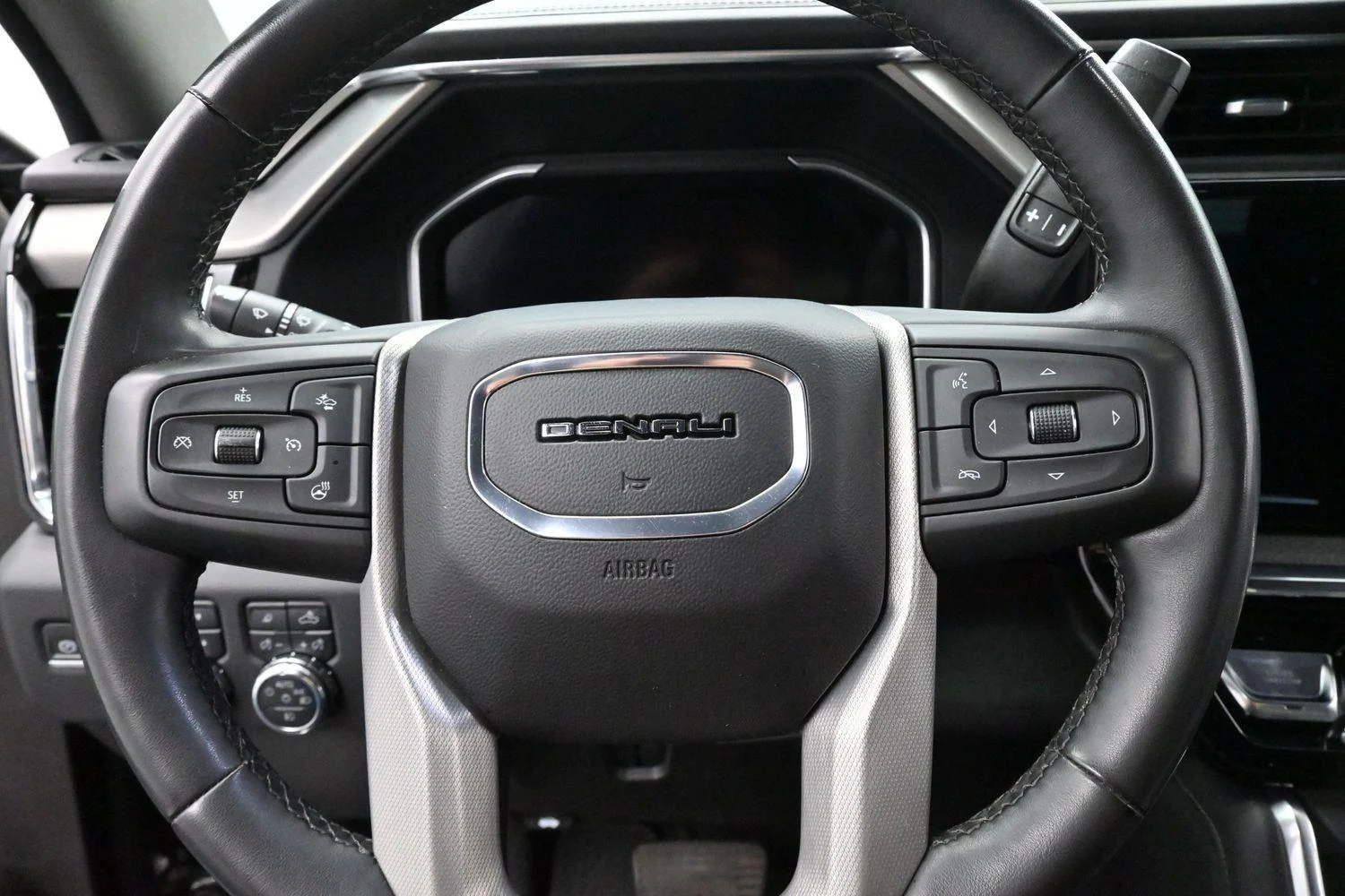 Used 2024 Onyx Black GMC Denali image 17