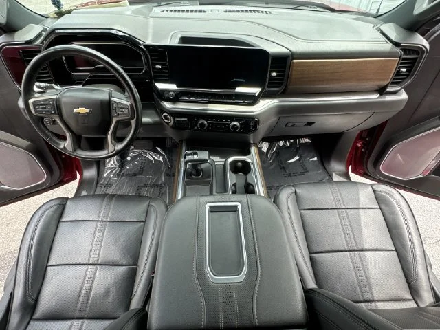 Used 2022  Chevrolet High Country image 9