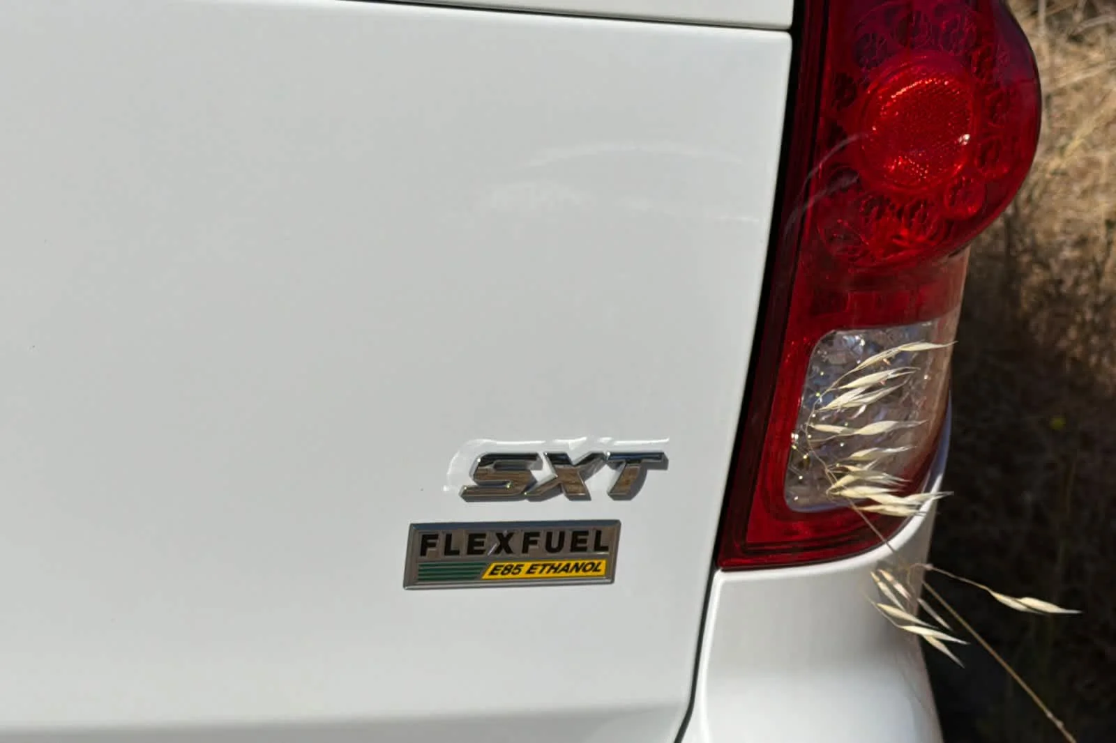 Used 2019 White Knuckle Clearcoat Dodge SXT image 7