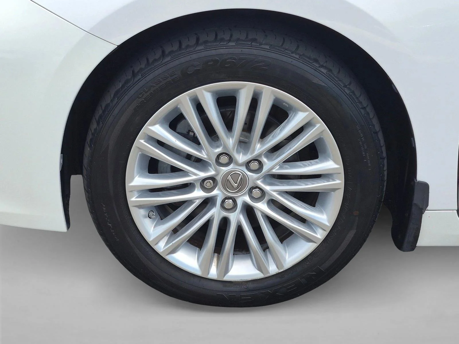 Used 2013 Starfire Pearl Lexus 4dr Sdn image 21