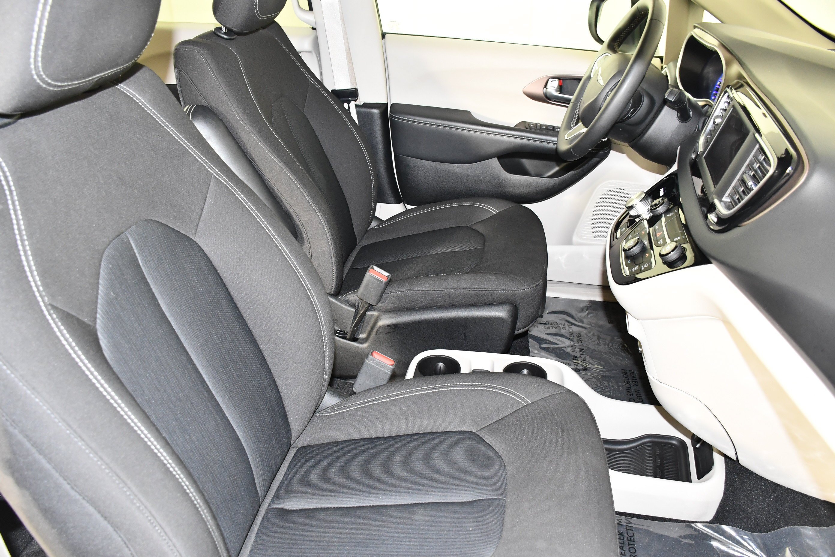 Used 2023 Bright White Clearcoat Chrysler LX image 41