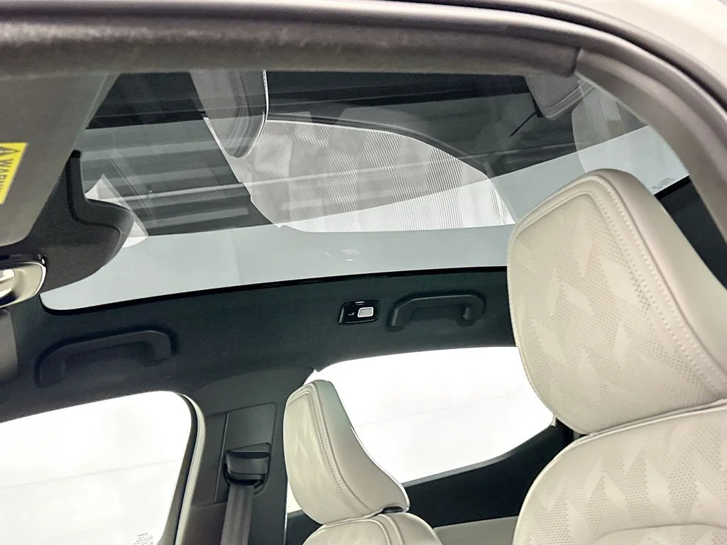 Used 2024 White Polestar Long Range Dual Motor image 19
