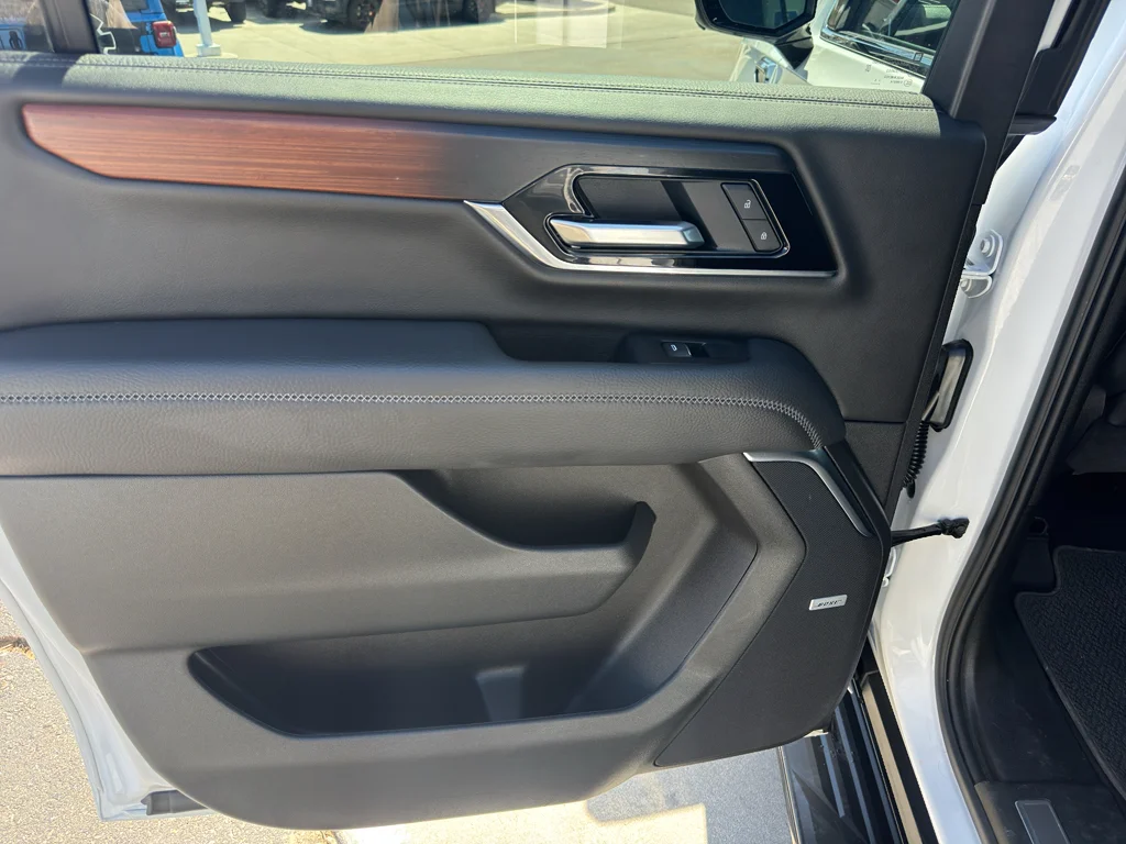 Used 2025 White GMC Denali image 18