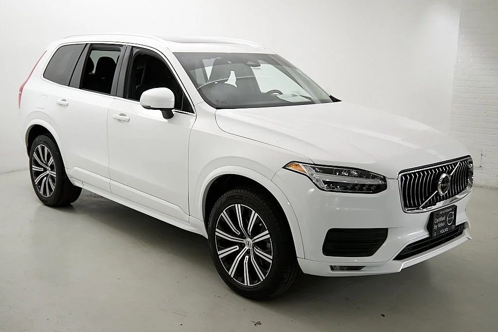 Certified Used 2023 Crystal White Volvo Core image 4