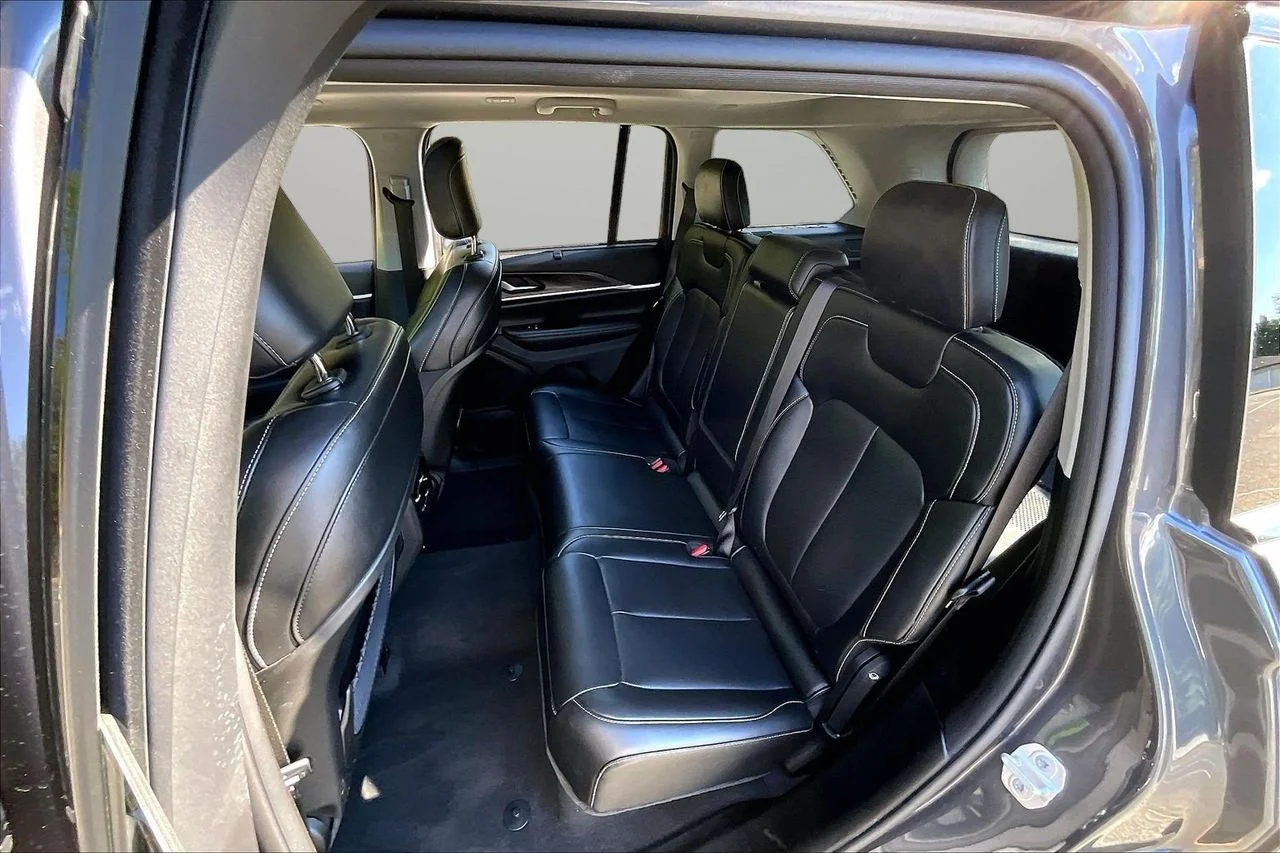 Used 2023 Gray Jeep Limited image 23