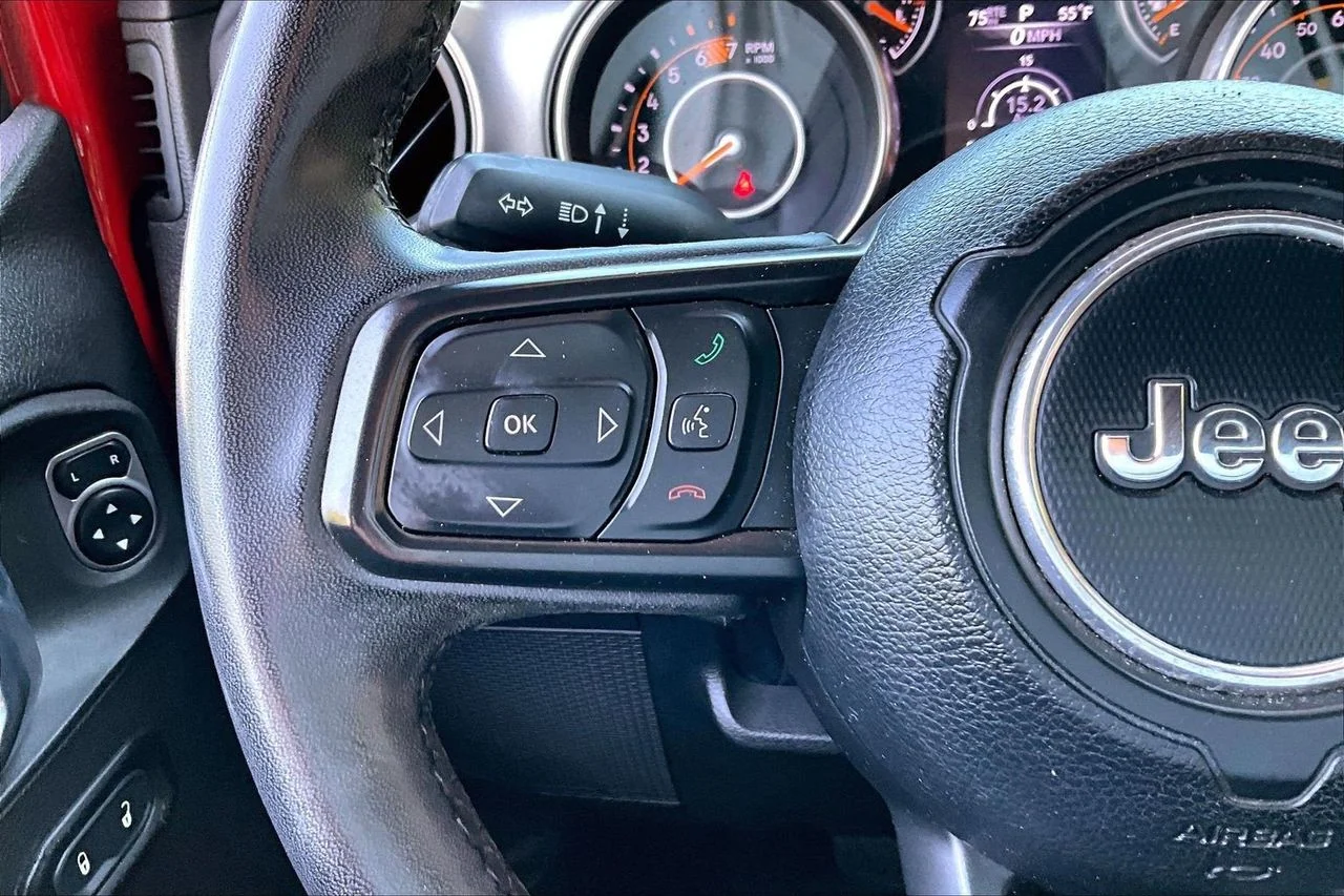 Used 2023 Red Jeep Sport S image 27