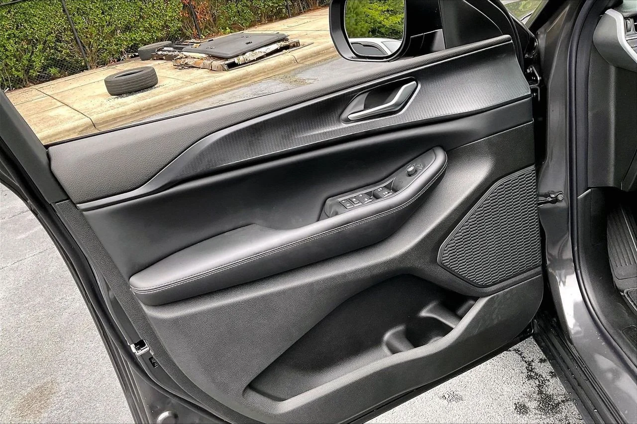 New 2026 Baltic Gray Metallic Clearcoat Jeep Laredo X image 22