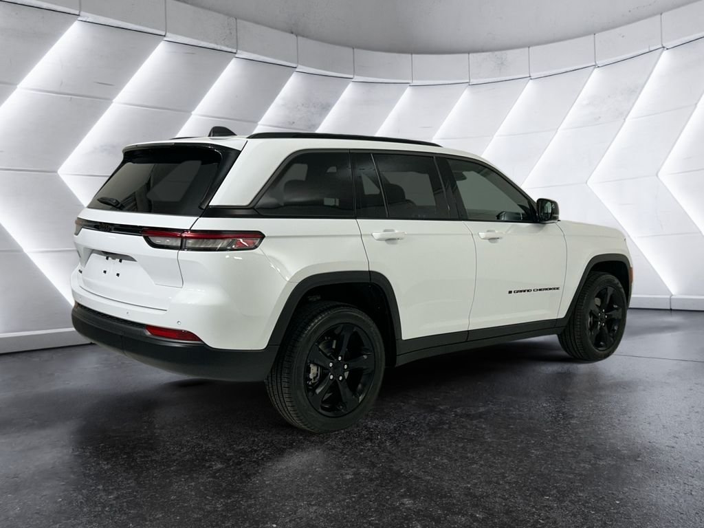 Used 2026 White Jeep Limited image 4
