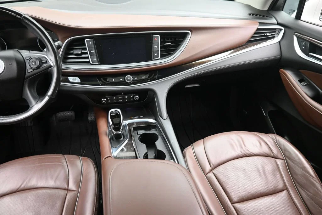 Used 2018 White Buick Avenir image 16