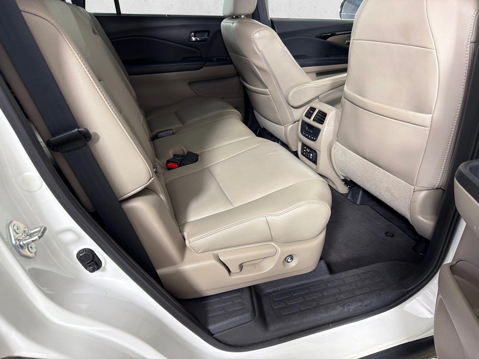 Used 2018 White Diamond Pearl Honda Touring image 17