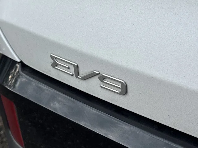 Used 2024 White Kia GT-Line image 11