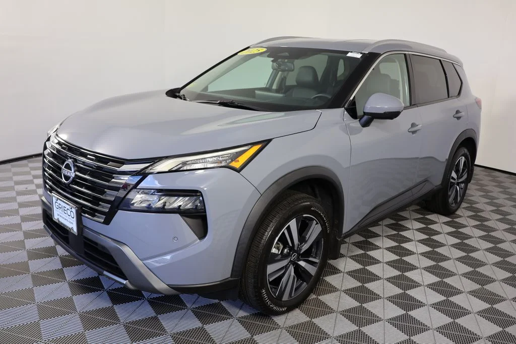 Used 2025 Boulder Gray Nissan SL image 4