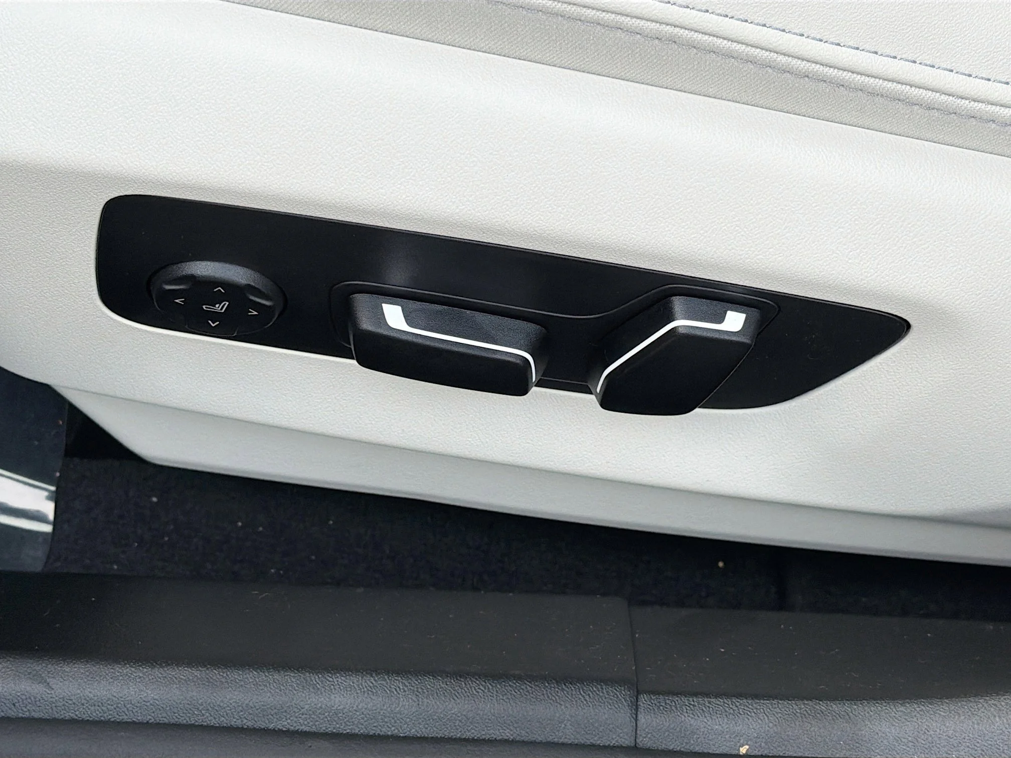 New 2026 Alpine White BMW eDrive40 image 25