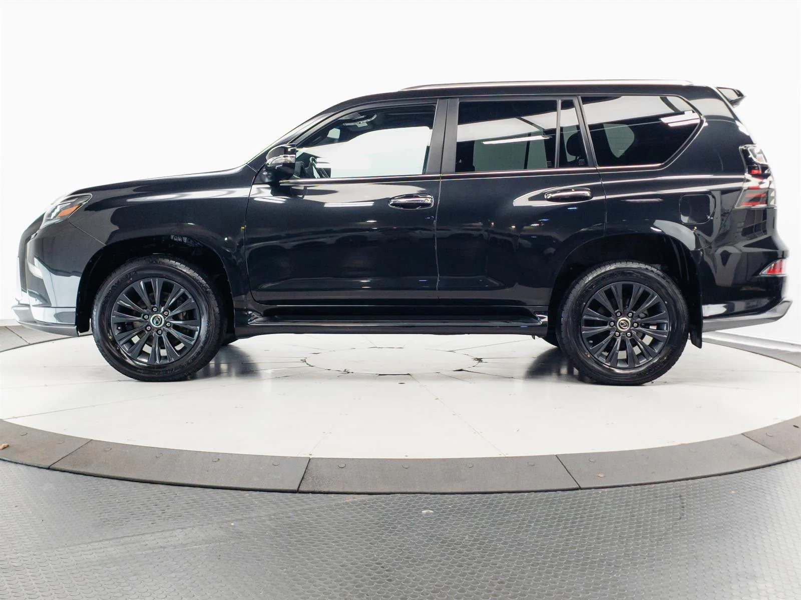 Used 2023 Black Lexus 460 image 9