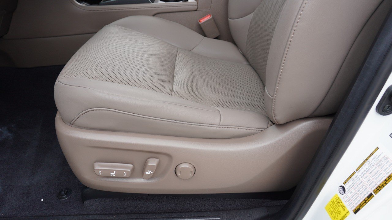 Certified Used 2023 EMINENT WHITE PEARL Lexus GX 460 Premium image 25