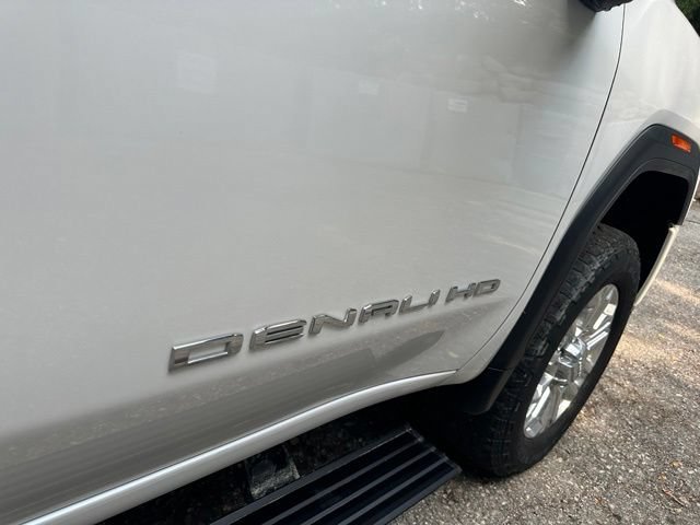 Used 2021 WHITE FROST TRICOAT GMC Denali image 30