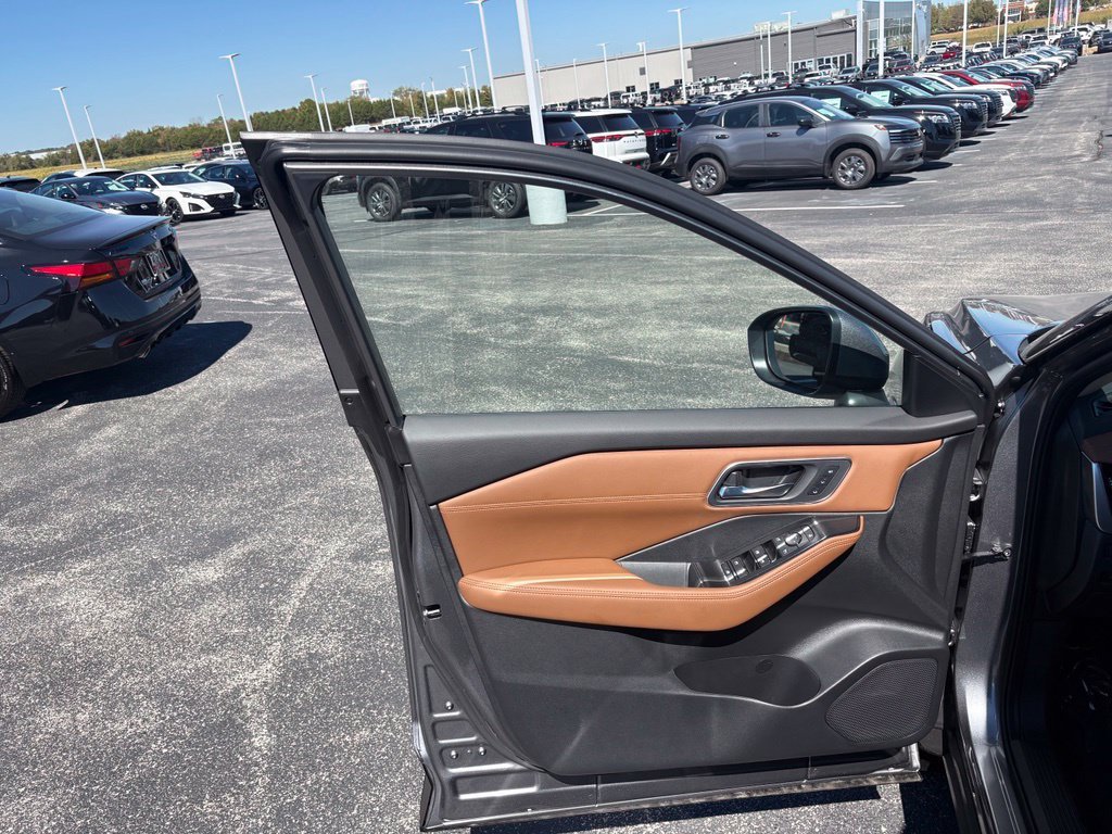 New 2026 Gun Metallic Nissan Platinum image 32