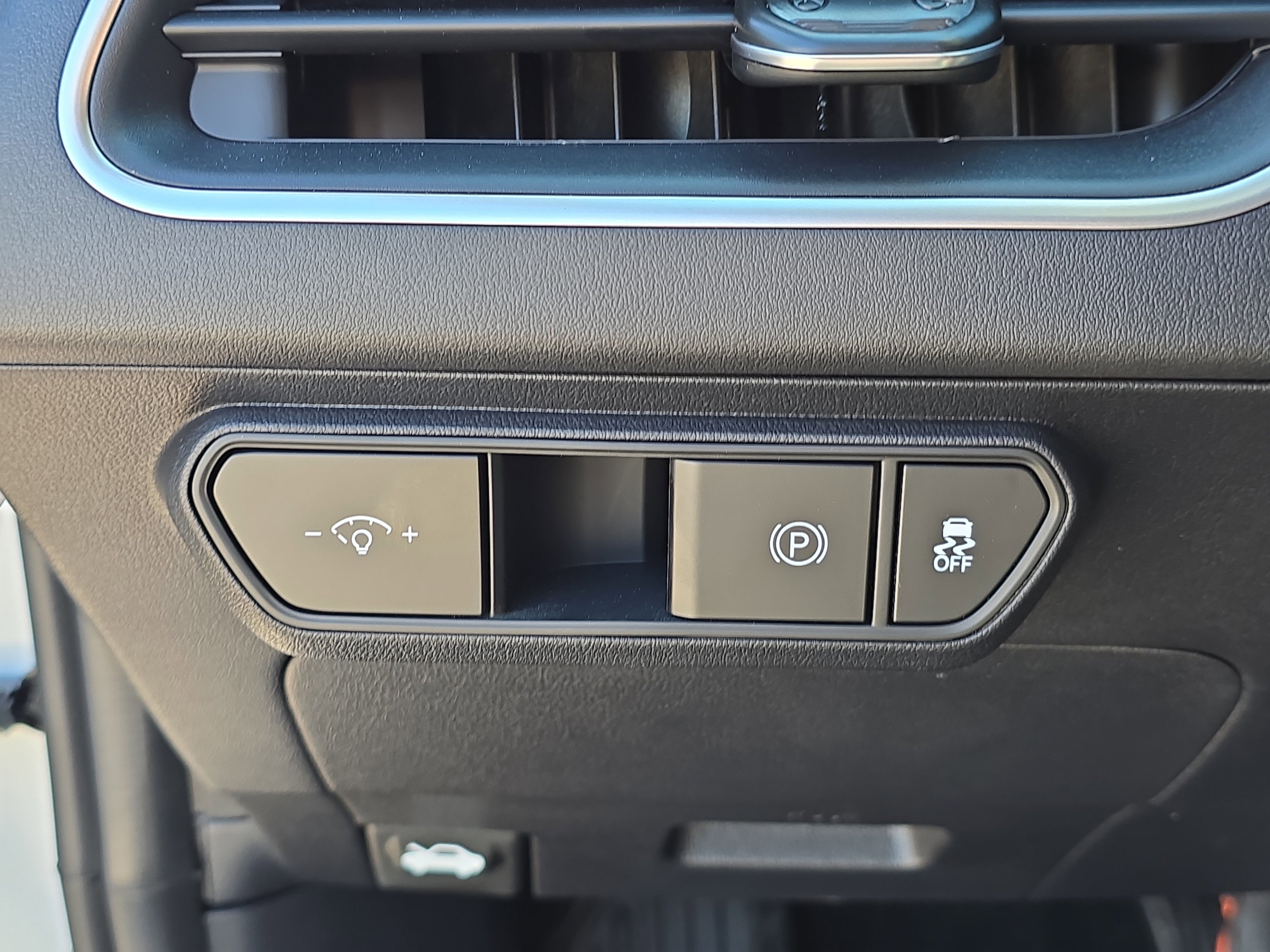 New 2026 Snow White Pearl Kia LXS image 27