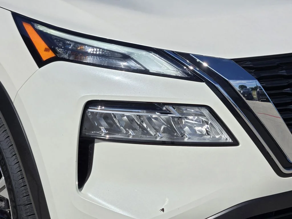 Certified Used 2023 White Nissan SV image 9