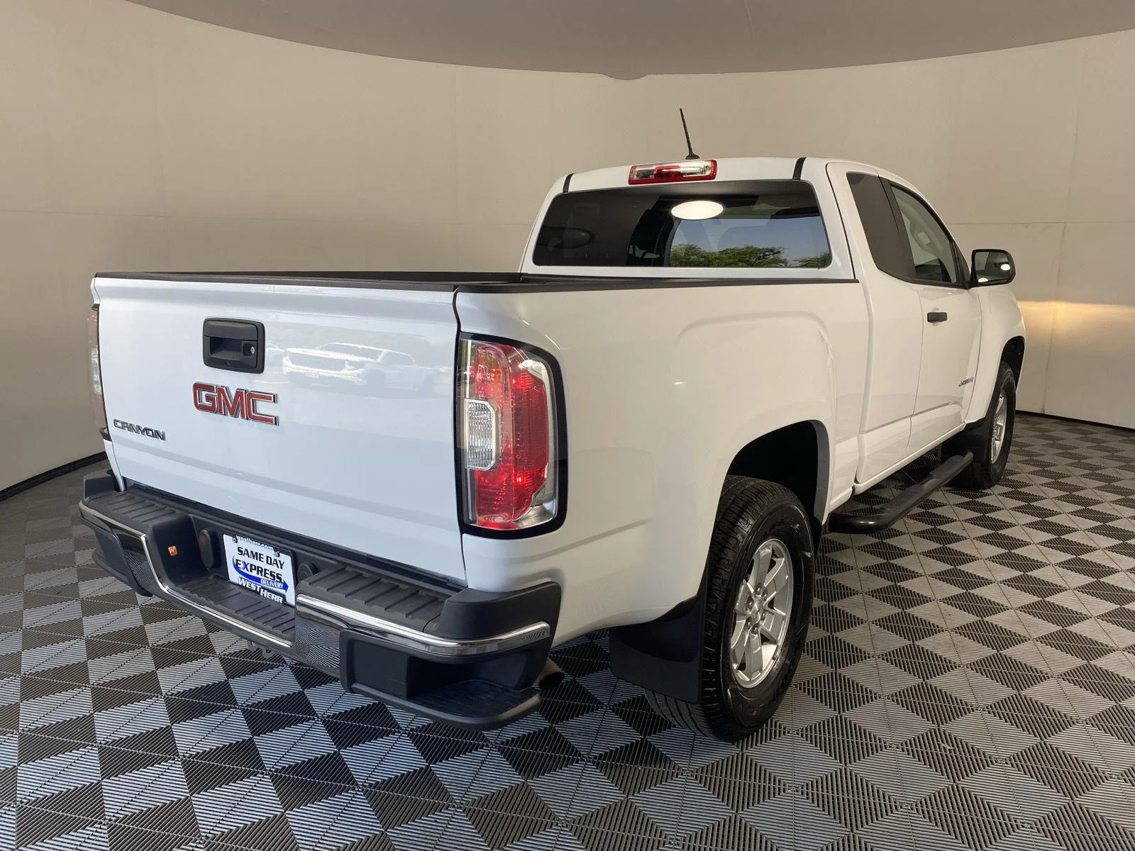 Used 2016 Summit White GMC 2WD image 7