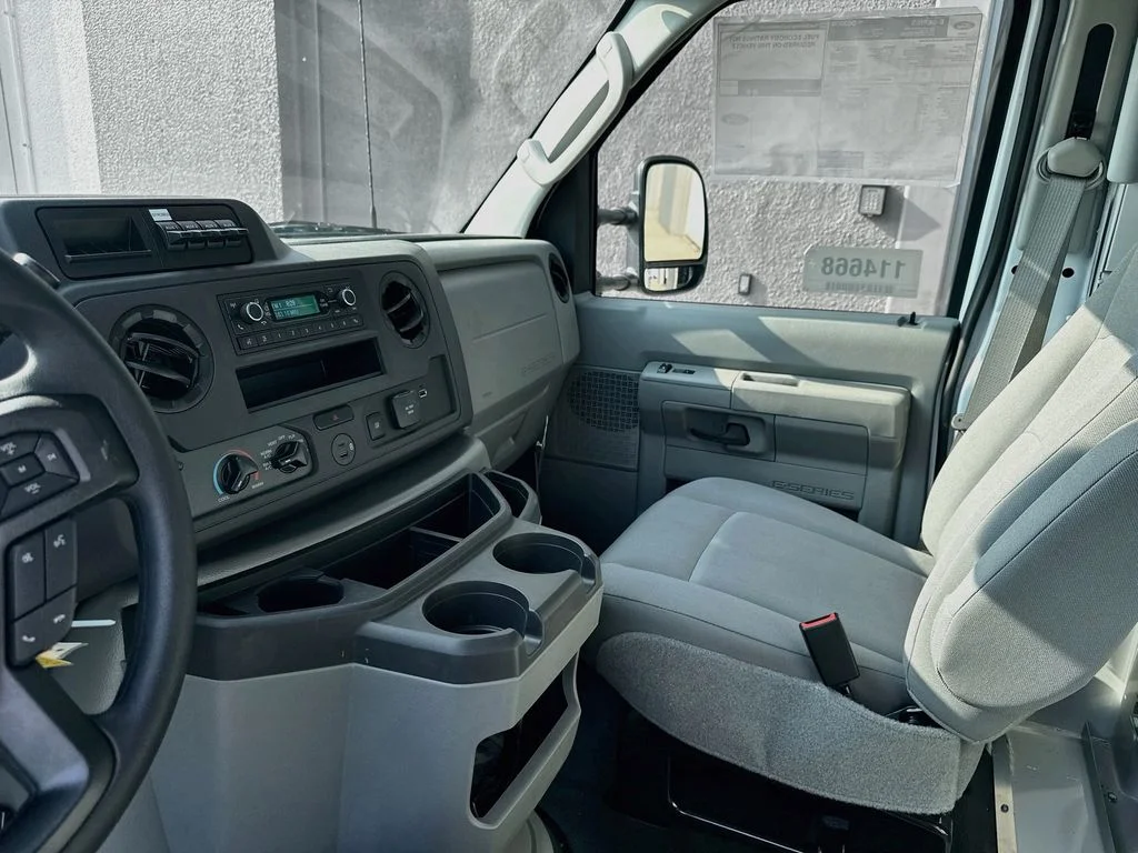 New 2027 Oxford White Ford E-350 SRW image 21