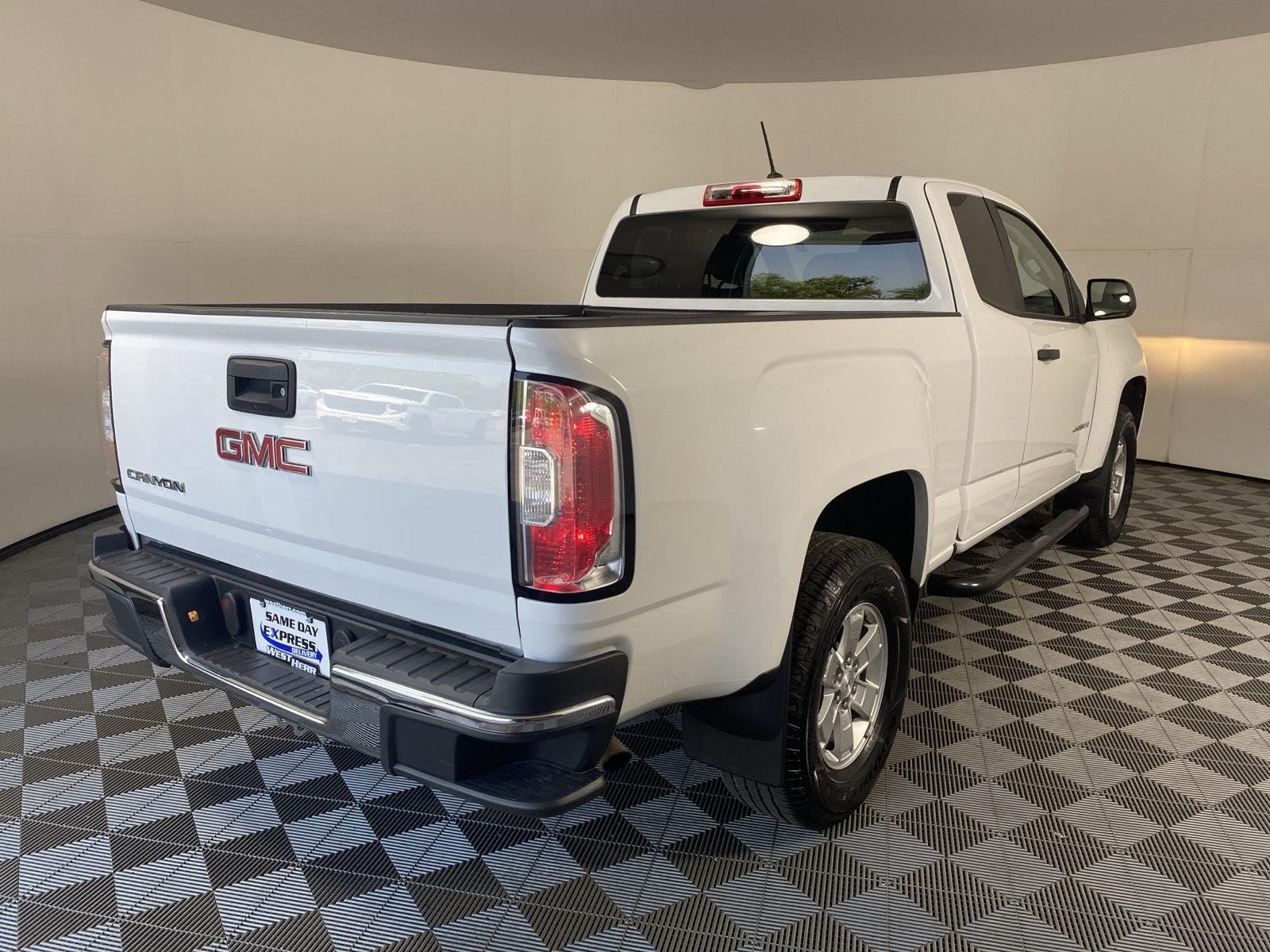 Used 2016 Summit White GMC 2WD image 7