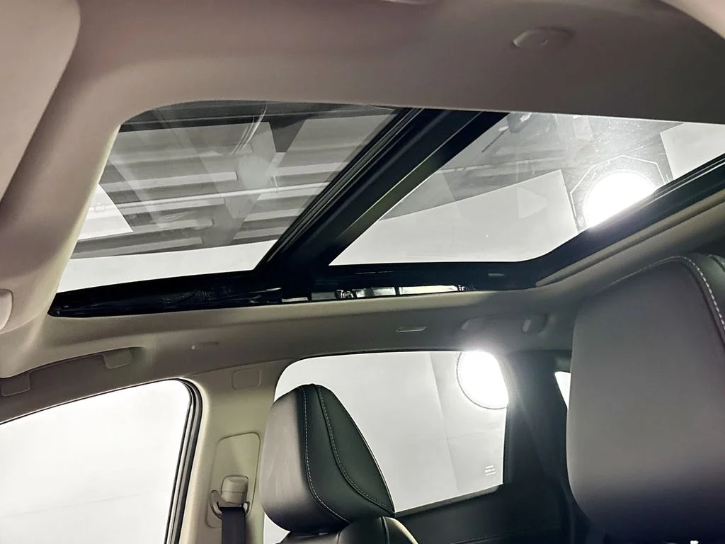 Used 2025 White Nissan SL image 19
