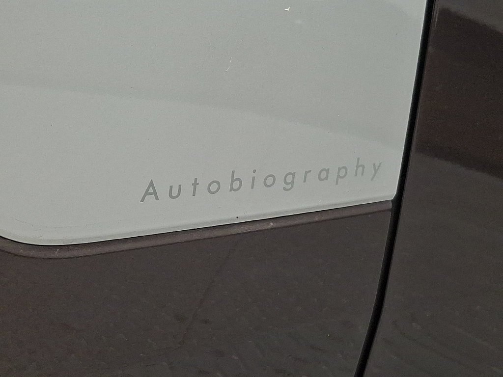 New 2027 Tourmaline Brown in Gloss finish Land Rover Autobiography image 24