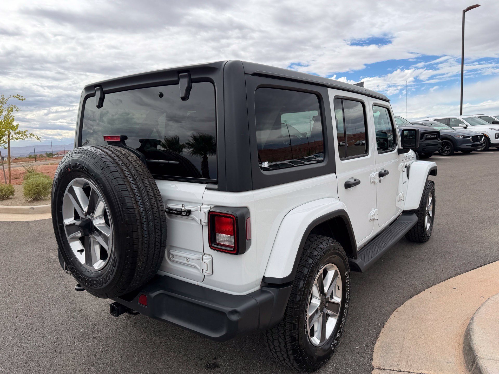 Used 2020 White Jeep Unlimited Sahara image 7