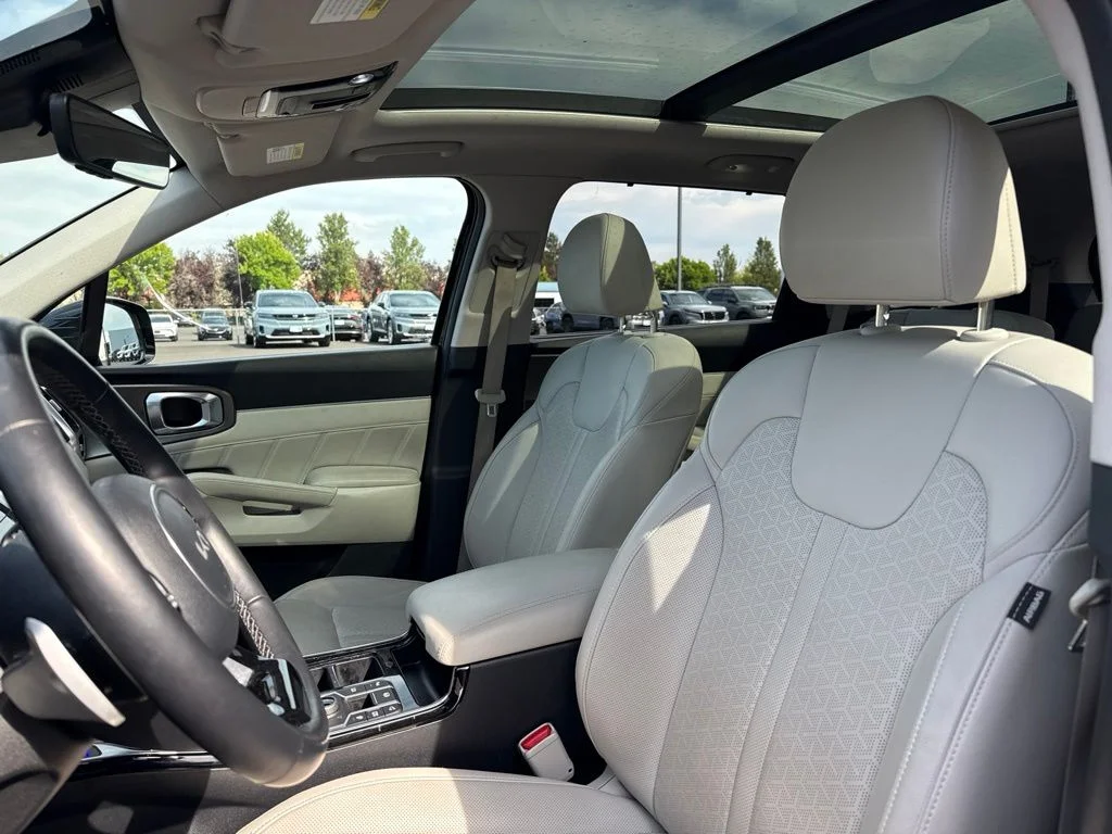 Used 2023 Aurora Black Kia SX Prestige image 9