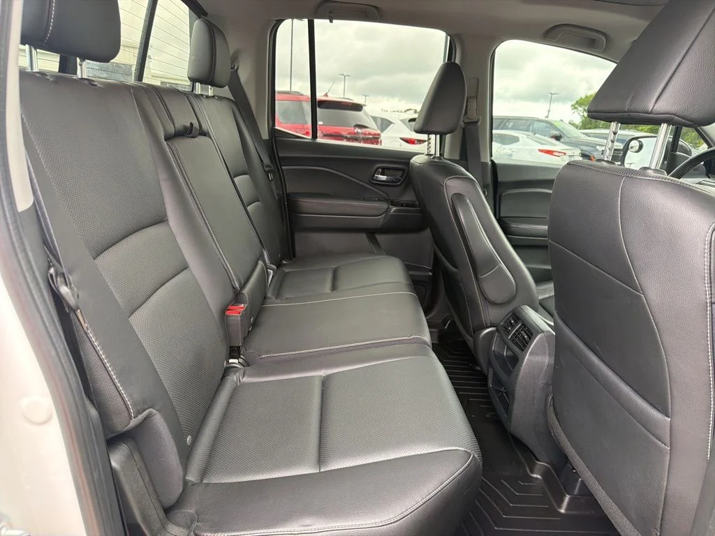 Used 2023  Honda RTL image 6