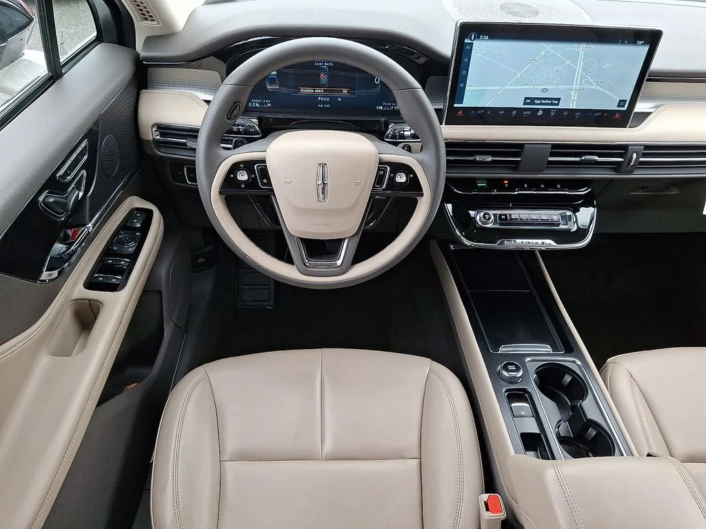 Certified Used 2023 Pearl Metallic Lincoln Standard image 11