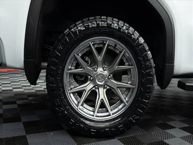 New 2026 Glacier White Tricoat GMC SLT image 38