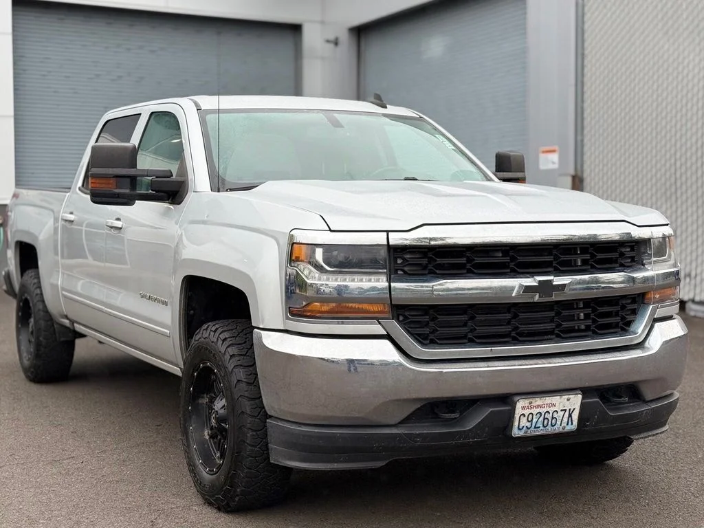 Used 2016 Silver Chevrolet LT image 7