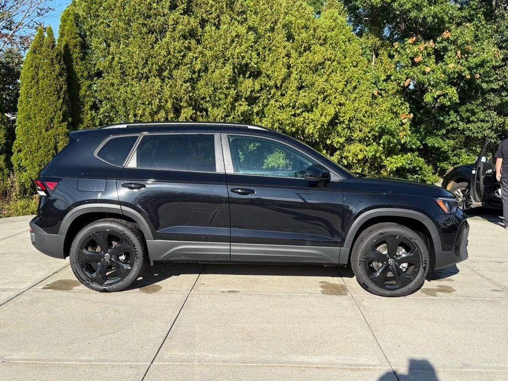New 2026 Black Volkswagen 1.5T SE Black image 7