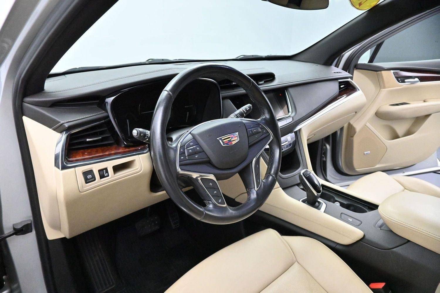 Used 2019 RADIANT SILVER METALLIC Cadillac Luxury FWD image 17