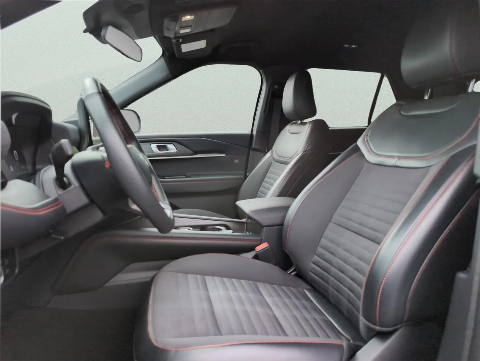 Used 2025 Carbonized Gray Ford ST-Line image 13