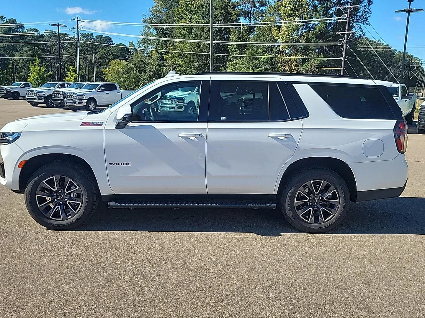 Used 2022 Summit White Chevrolet Z71 image 2