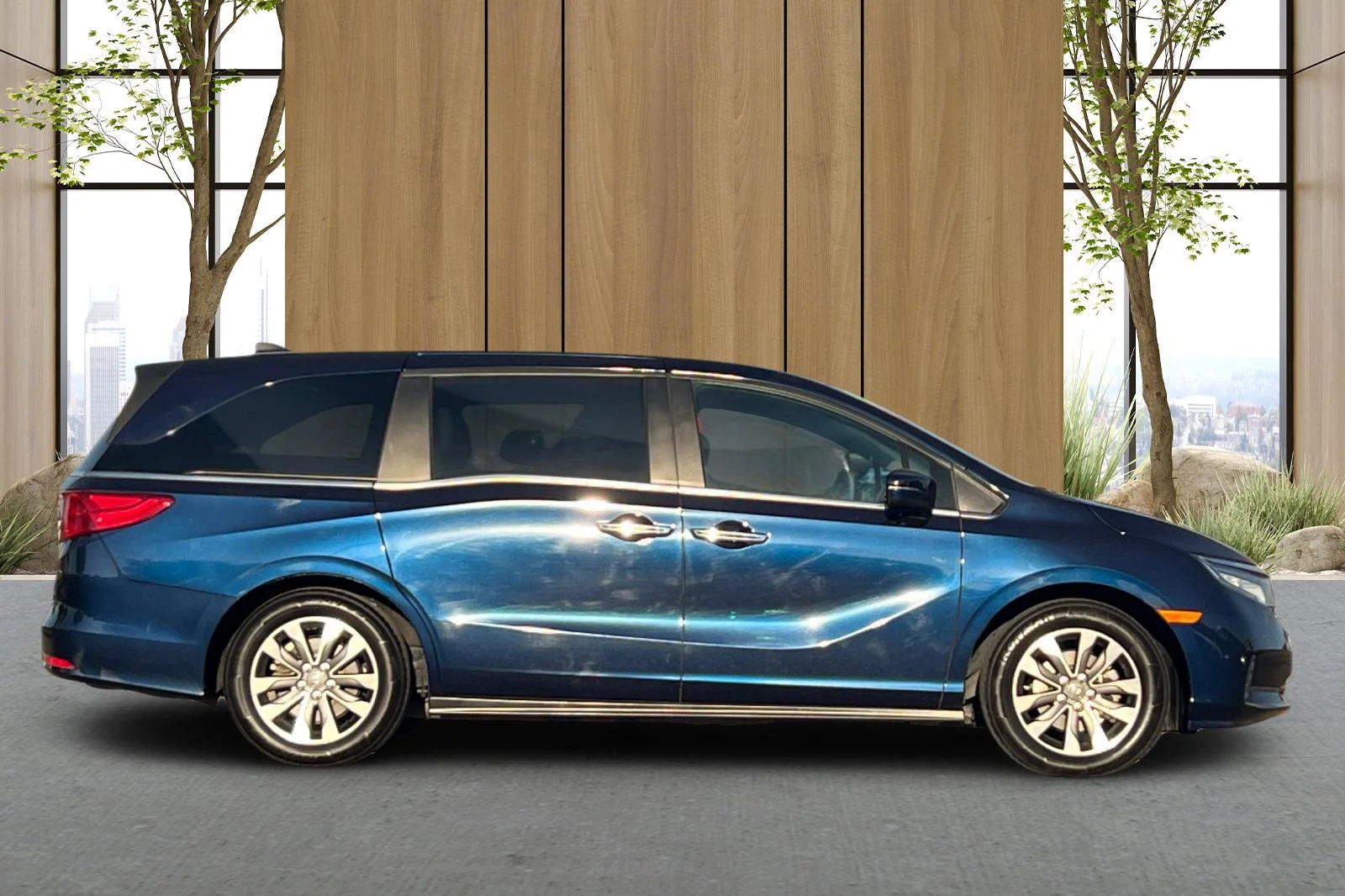 Used 2024 Blue Honda EX-L image 3