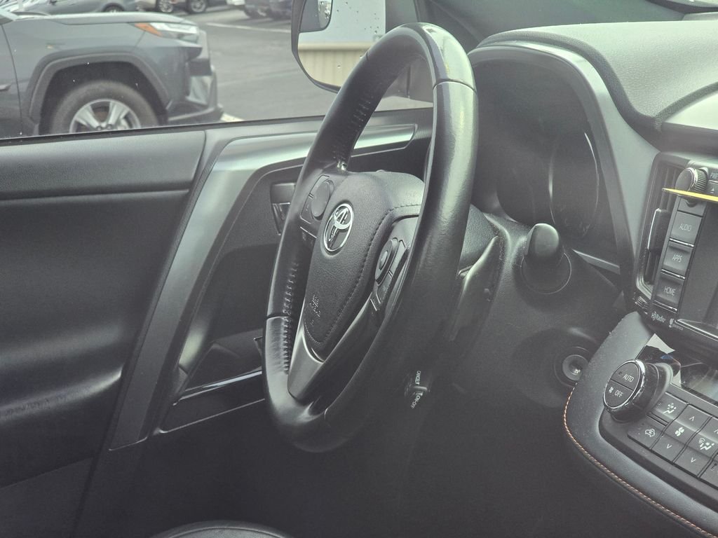 Used 2018 White Toyota SE image 16